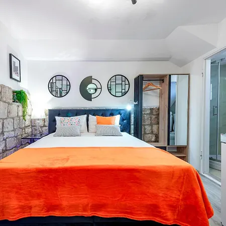 Old Town Fantastic 2 *