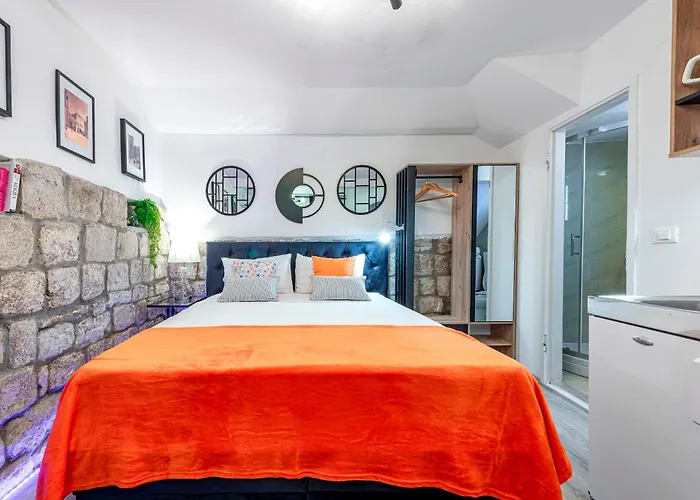 Old Town Fantastic 2 *