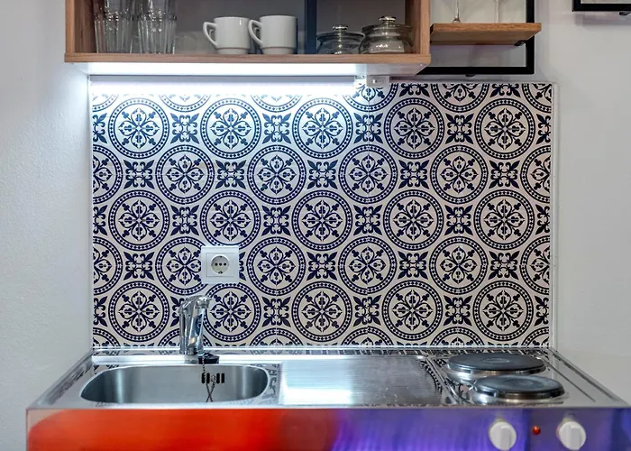 Old Town Fantastic 2 *